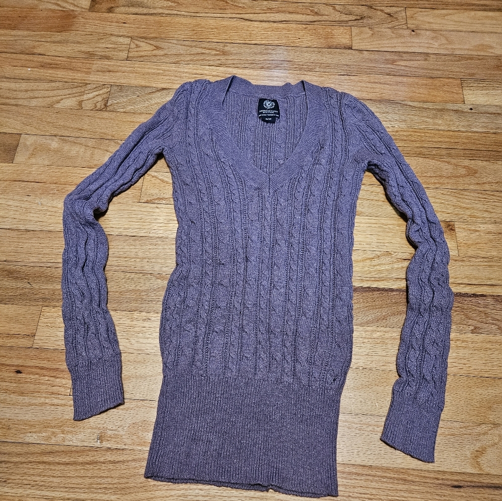 AMERICAN EAGLE LAVENDER V NECK SWEATER